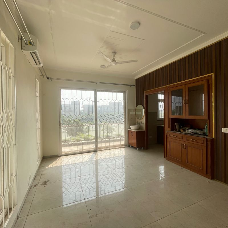 4 BHK + Servant Room,Extra Room Builder Floor For Rent in BPTP Amstoria