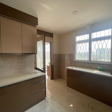 Room in 4 BHK Builder Floor at BPTP Amstoria, Sector 102 – for Rent