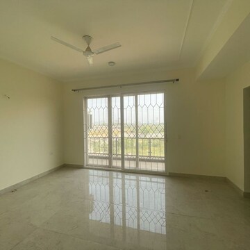 Room in 4 BHK Builder Floor at BPTP Amstoria, Sector 102 – for Rent