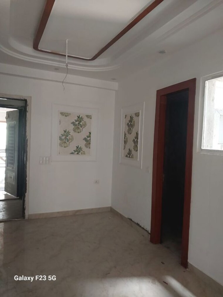Room, sector 73 2 Bedroom 1050 Sq.Ft. Builder Floor In Sector 73 Noida 10101304