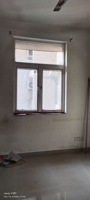 Room in 2.5 BHK Apartment at Mahagun Mywoods, Sector 16c Greater Noida – for Rent