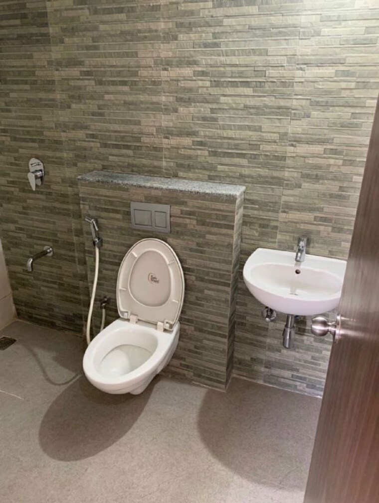 Bathroom, lodha-palava-city 2 Bedroom 710 Sq.Ft. Apartment In Dombivli East Thane 10101540