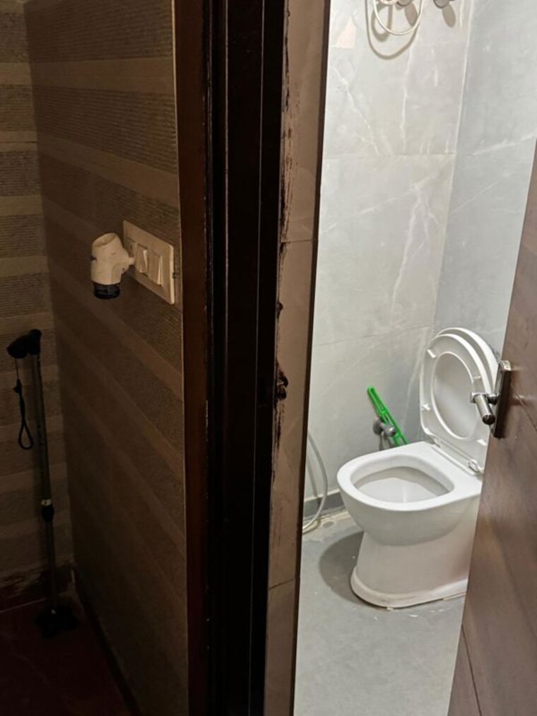 Bathroom, sector 73 2 Bedroom 1050 Sq.Ft. Builder Floor In Sector 73 Noida 10101567