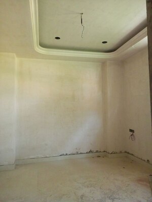 Room in 1 BHK Builder Floor at SRS Apartments, Sector 73 – for Sale