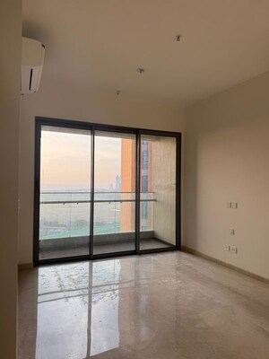 Room in 2 BHK Apartment at Piramal Mahalaxmi, Mahalaxmi – for Rent