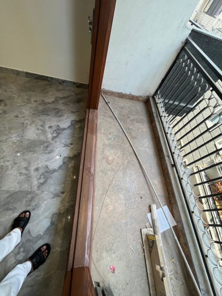 Balcony, rajpur khurd extension 3 Bedroom 115 Sq.Yd. Apartment In Rajpur Khurd Extension Delhi 10101814