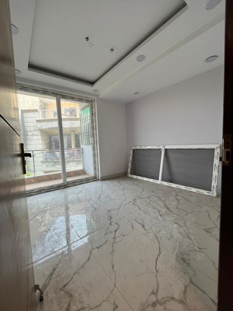Room, rajpur khurd extension 3 Bedroom 130 Sq.Yd. Apartment In Rajpur Khurd Extension Delhi 10101979