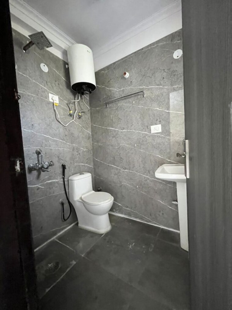 Bathroom, rajpur 2 Bedroom 85 Sq.Yd. Apartment In Rajpur Delhi 10101995