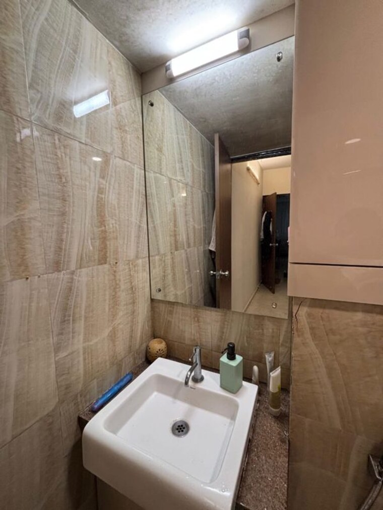 Bathroom, lodha-amara 2 Bedroom 672 Sq.Ft. Apartment In Kolshet Road Thane 10101976