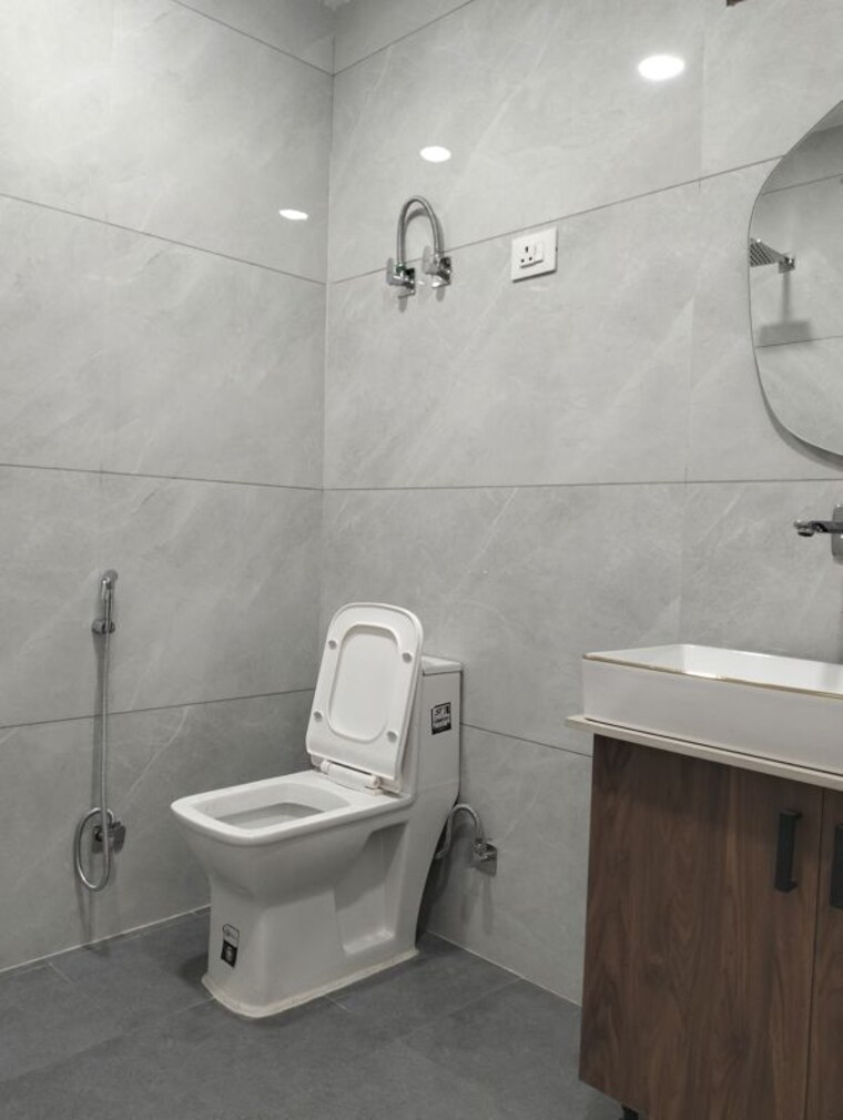 Bathroom, malviya nagar 3 Bedroom 1000 Sq.Ft. Builder Floor In Malviya Nagar Delhi 9937281