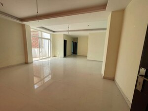 4 BHK Penthouse For Sale in Amrapali Sapphire, Sector 45