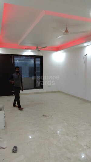 Room in 3 BHK Builder Floor at Chattarpur – for Rent