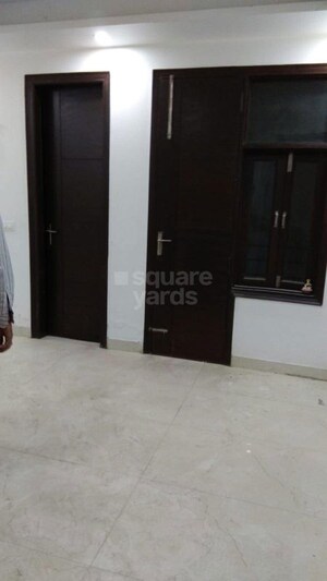 Room in 3 BHK Builder Floor at Chattarpur – for Rent