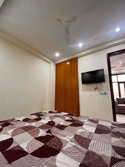 2.5 BHK + Pooja Room,Extra Room Builder Floor For Rent in Chattarpur