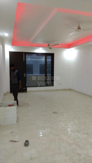 Room in 3 BHK Builder Floor at Chattarpur – for Rent
