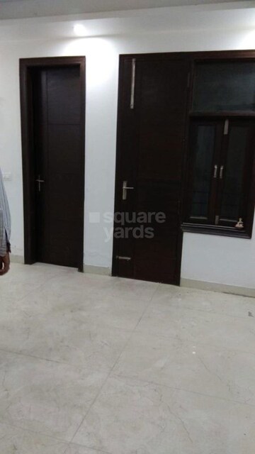 Room in 3 BHK Builder Floor at Chattarpur – for Rent
