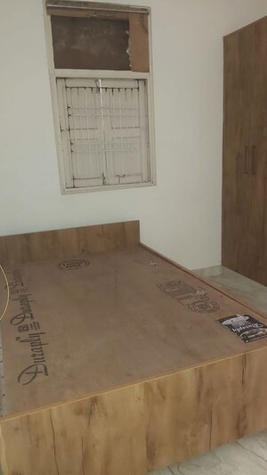 Room in 1 RK Builder Floor at Mayur Vihar – for Rent