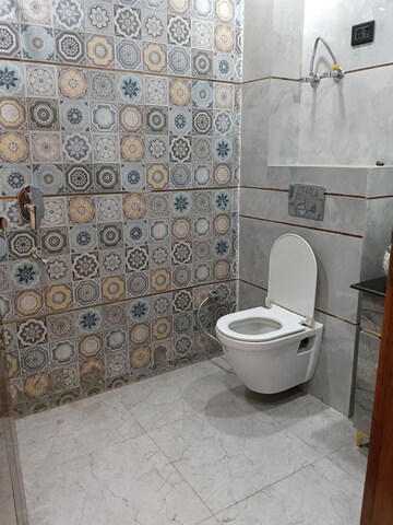 Bathroom in 5 BHK Builder Floor at Rajendra Nagar Sector 5 – for Sale