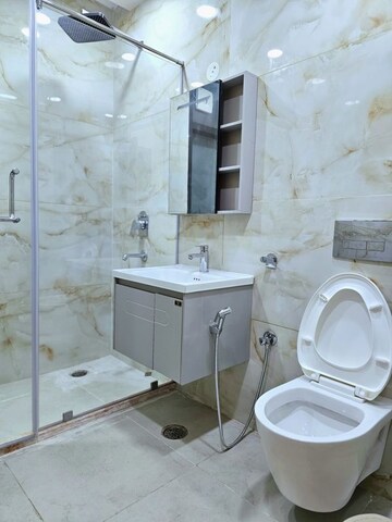 Bathroom in 1.5 BHK Villa at Sector 21 – for Rent