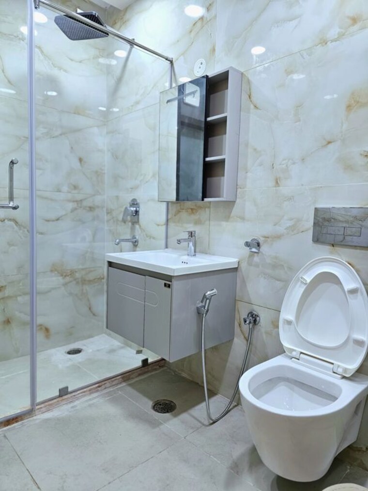 Bathroom, sector 21 1.5 Bedroom 900 Sq.Ft. Villa In Sector 21 Gurgaon 10102289