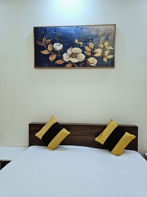 Master Bedroom in 1.5 BHK Villa at Sector 21 – for Rent