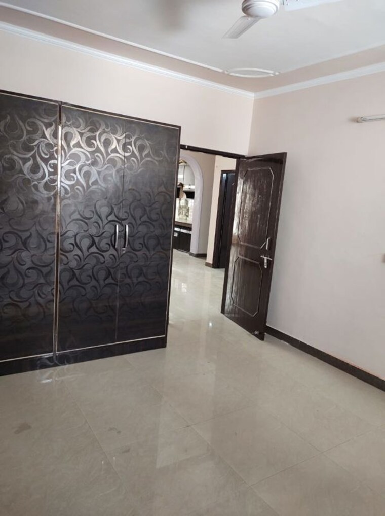 Room, sector 23 3 Bedroom 1800 Sq.Ft. Villa In Sector 23 Gurgaon 10102304