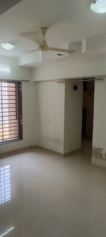 Room in 2 BHK Apartment at Rashmi Dhruvita Park, Vasai East – for Rent