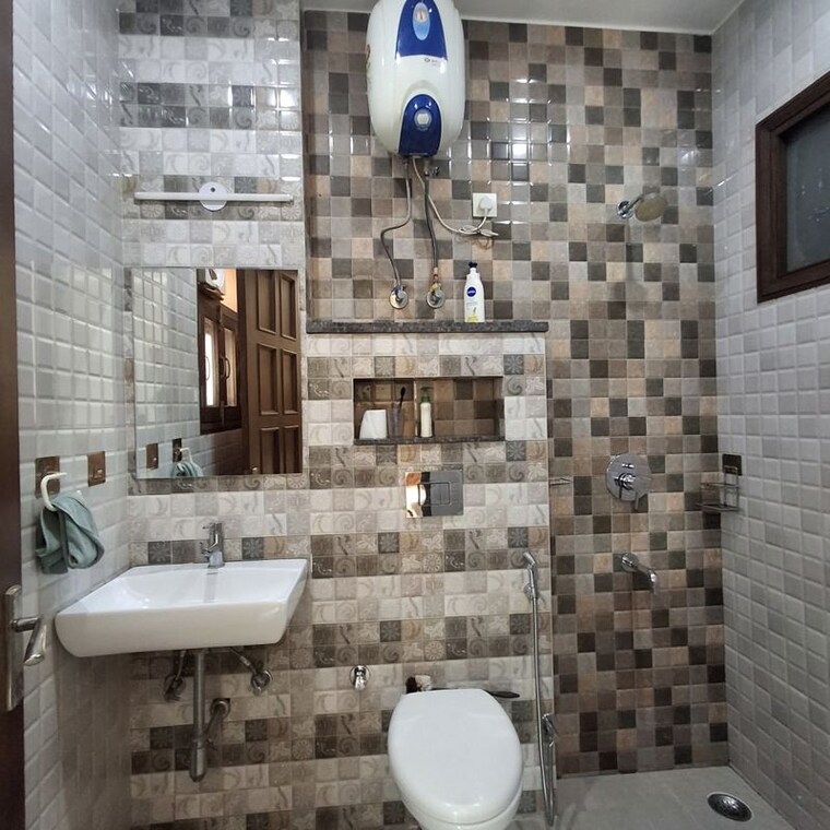 Bathroom, global-arcade 2 Bedroom 215 Sq.Yd. Builder Floor In Sector 42 Gurgaon 10102320