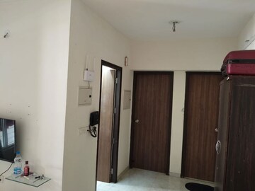 Room in 1 BHK Apartment at Lodha Amara, Kolshet Road – for Rent