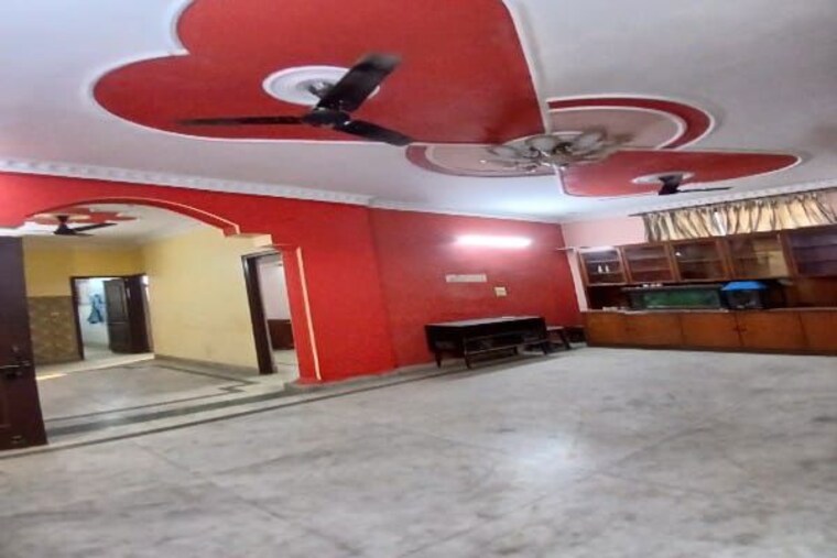  Parking, birla-arika 3 Bedroom 2000 Sq.Ft. Builder Floor In Sector 31 Gurgaon 10102310