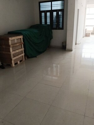 Parking in  Office Space at Gomti Nagar – for Rent