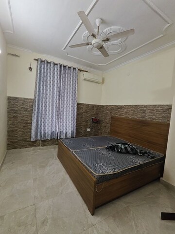 Bedroom in 2 BHK Independent House at Ansal Sushant Lok I, Sector 43 – for Rent