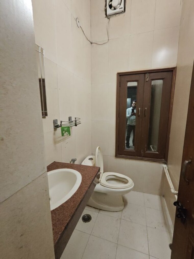 Bathroom, ansal-sushant-lok-i 2 Bedroom 215 Sq.Yd. Independent House In Sector 43 Gurgaon 10102343