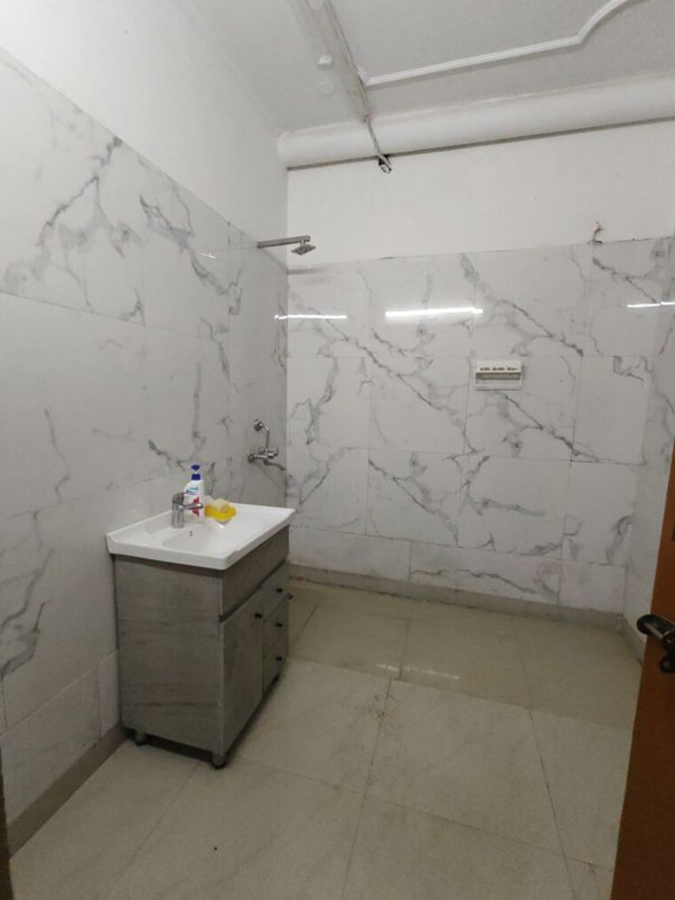 Bathroom, ansal-sushant-lok-i 2 Bedroom 215 Sq.Yd. Independent House In Sector 43 Gurgaon 10102343