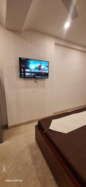 Bedroom in Studio Builder Floor at Sector 23 – for Rent