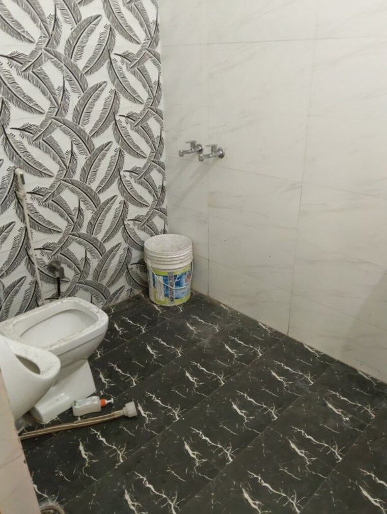  Parking, gomti nagar Commercial Office Space 2000 Sq.Ft. In Gomti Nagar Lucknow 10102363