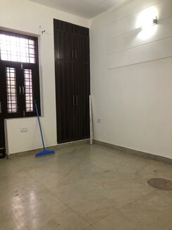 3 BHK + Pooja Room,Servant Room,Study Room,Extra Room Builder Floor For Rent in Green Fields Colony