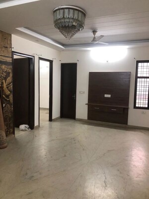 Room in 3 BHK Builder Floor at Green Fields Colony – for Rent