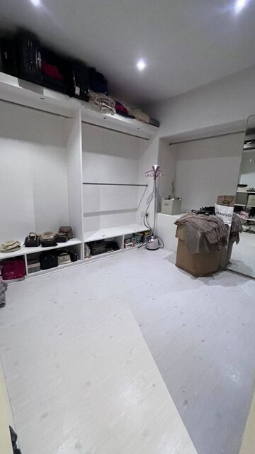 Master Bedroom in 3 BHK Apartment at Andheri West – for Rent