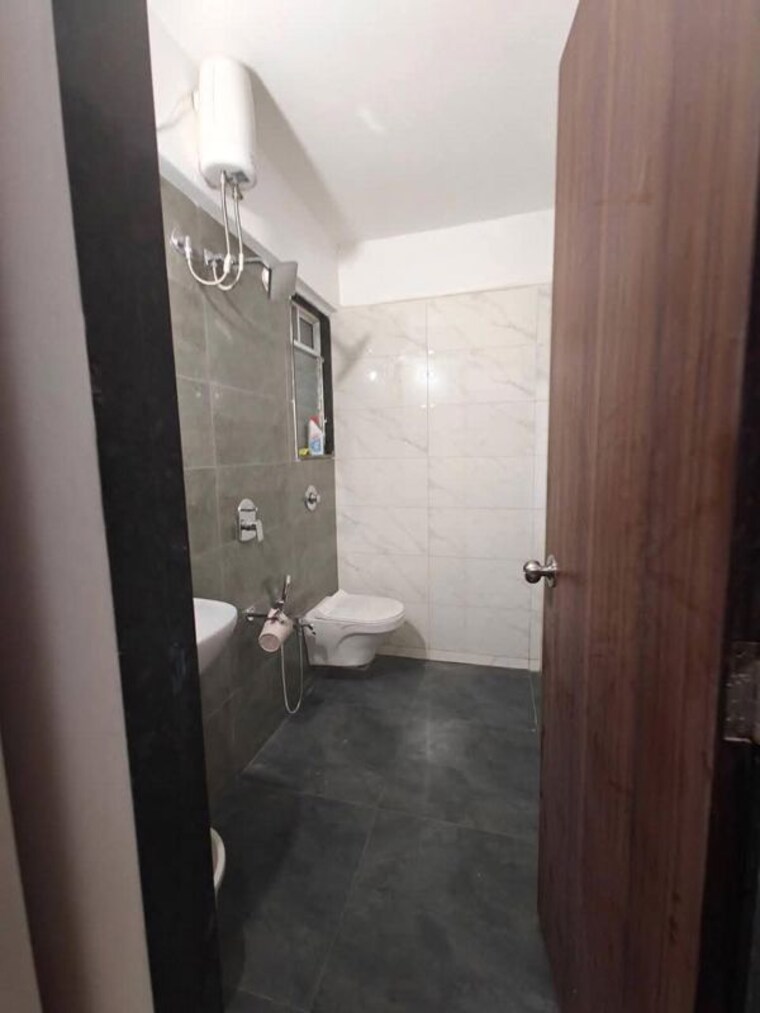 Bathroom, andheri west 2 Bedroom 800 Sq.Ft. Apartment In Andheri West Mumbai 10102445