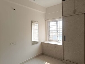 Room in 3 BHK Builder Floor at Kondapur – for Rent