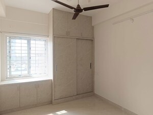Room in 3 BHK Builder Floor at Kondapur – for Rent