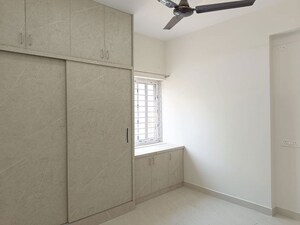 Room in 3 BHK Builder Floor at Kondapur – for Rent