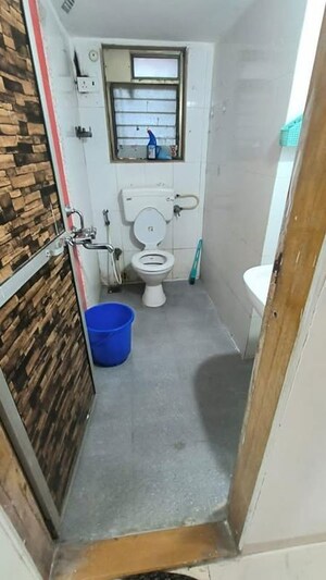 Master Bedroom in 2 BHK Apartment at Andheri West – for Rent