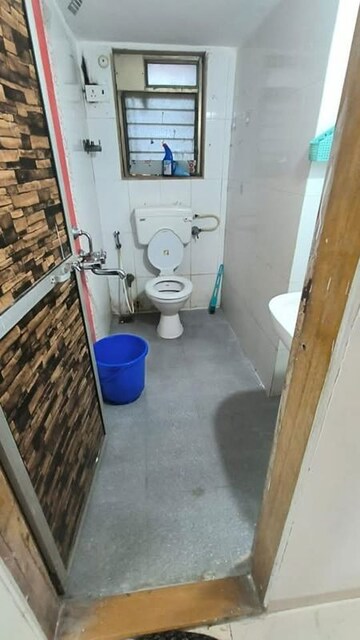 Master Bedroom in 2 BHK Apartment at Andheri West – for Rent