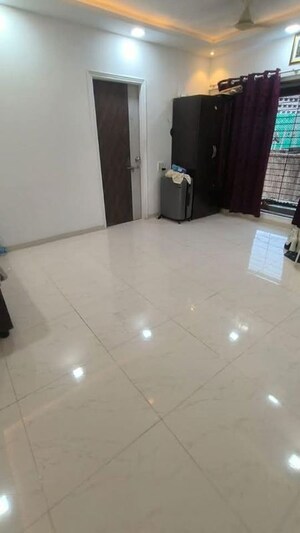 Room in 2 BHK Apartment at Andheri West – for Rent