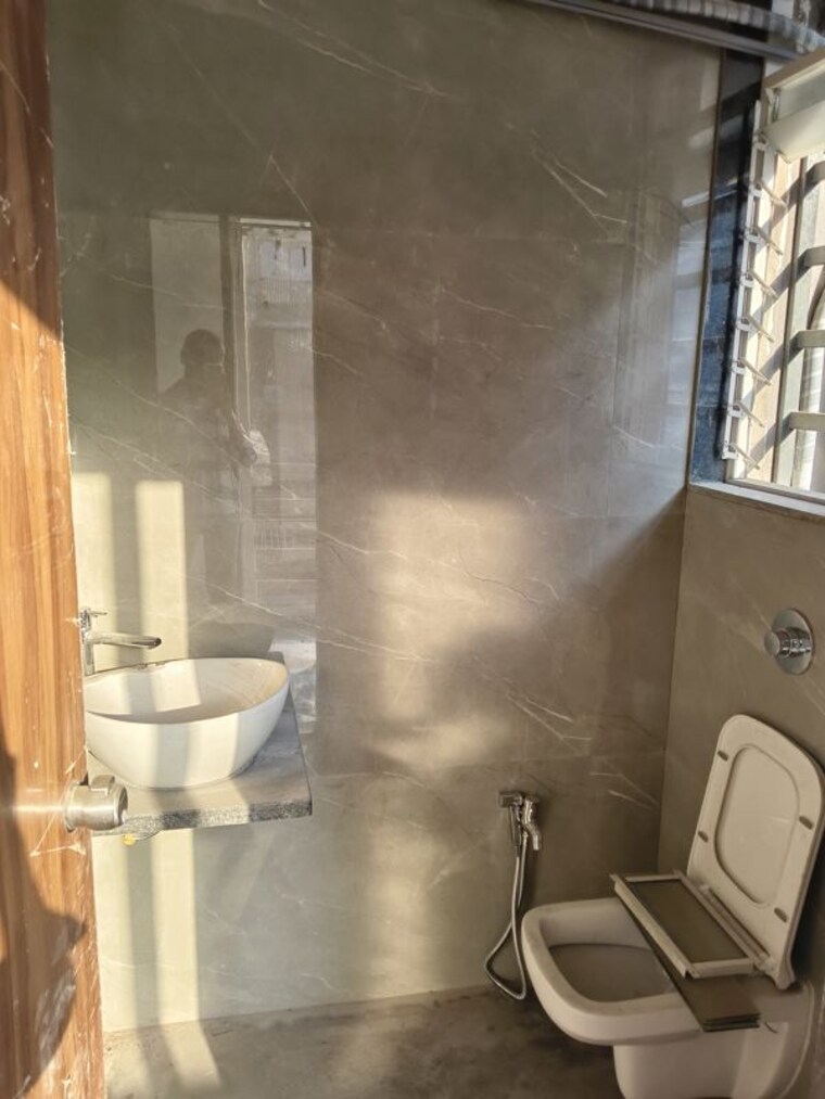 Bathroom, ashirwad-apartment-ghatkopar 2 Bedroom 700 Sq.Ft. Apartment In Ghatkopar East Mumbai 10102471