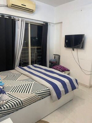 Bedroom in 2 BHK Apartment at Platinum Life, Andheri West – for Rent