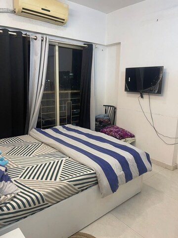 Bedroom in 2 BHK Apartment at Platinum Life, Andheri West – for Rent