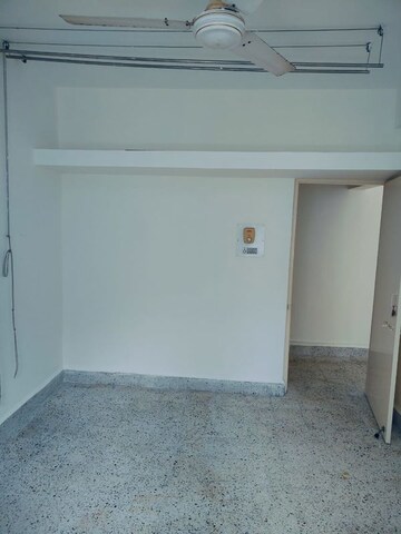 Room in 2 BHK Apartment at Mantri Park I and II, Kothrud – for Rent